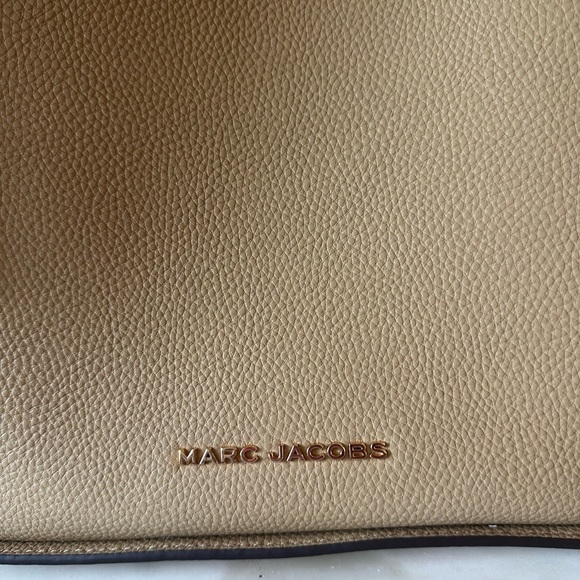 EXCELLENT CONDITION - MARC JACOBS “The Director” Faux Leather Large Tote - Tan - Picture 3 of 15